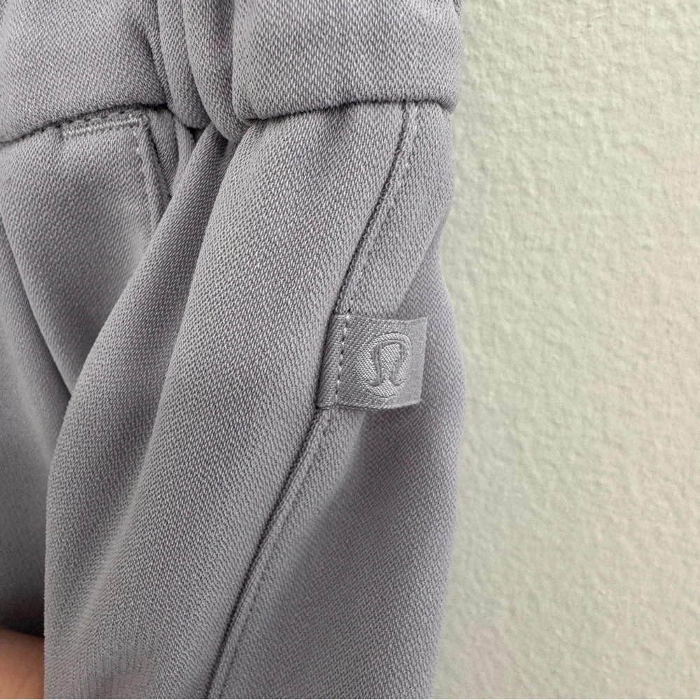 Lululemon Noir Crop in Silverscreen - Picture 4 of 6